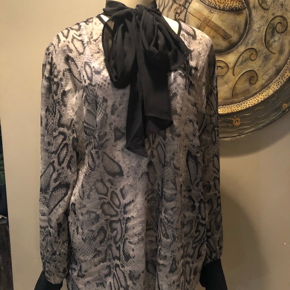 Top - Picture 2 of 3